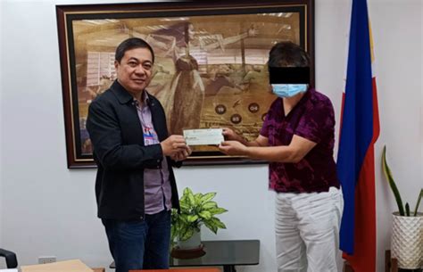 Cancer patient claims P50.3 million lotto jackpot .